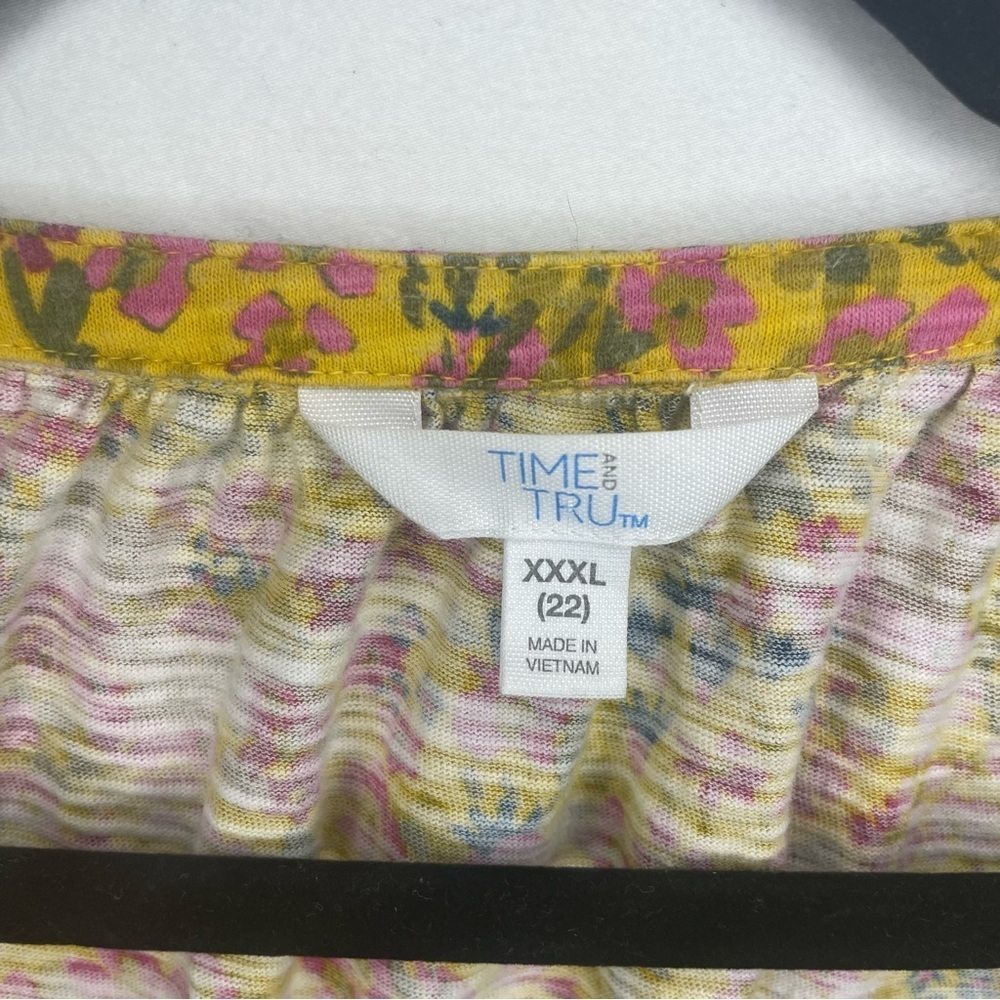 Floral Women's Top - Picture 2 of 8